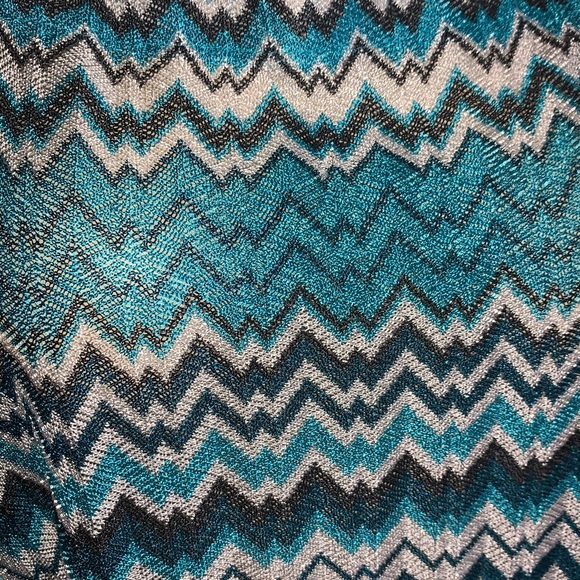 Bebe silk knit striped chevron  top M/L - Picture 3 of 8